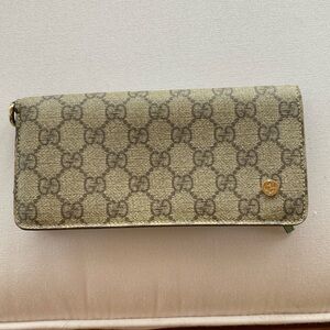 Authentic Gucci logo wallet
